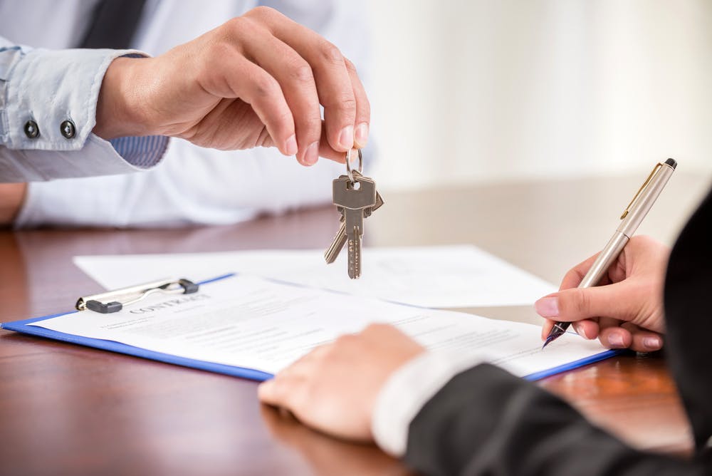 Khi mua căn hộ chung cư bạn nên lựa chọn những nhà đầu tư uy tín để tránh xảy ra những vụ lừa đảo