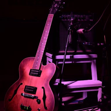 Musicien belge auteur compositeur interprète pop rock electric guitare 