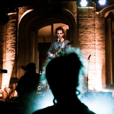 Guitariste Musicien belge auteur compositeur interprète 