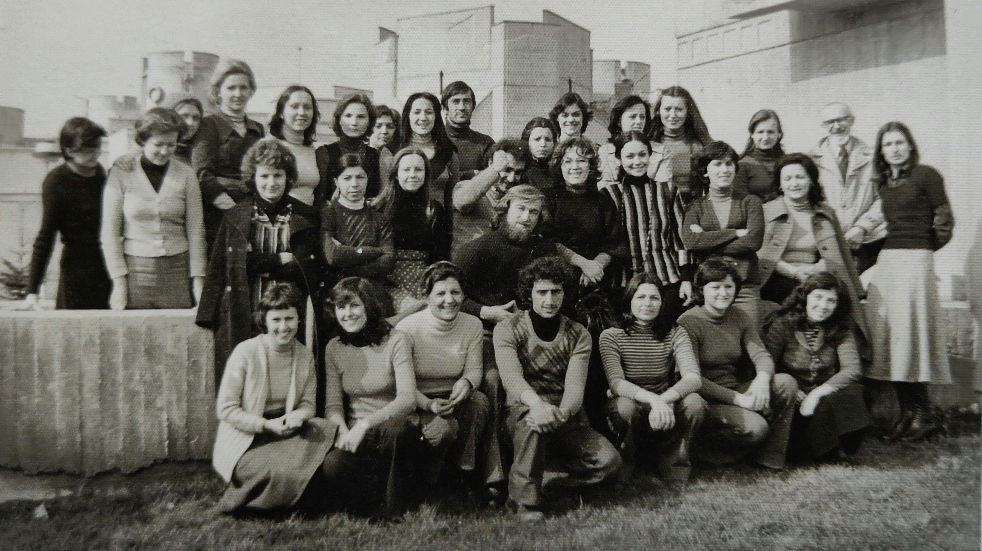 Graduates 1976.jpg